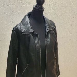 Signature Studio black zippered Pleather jacket Size Large
